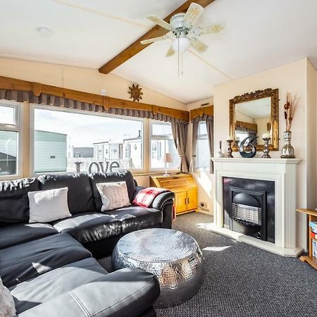 Caravan Beach Holiday Hotel Saint Osyth Екстериор снимка