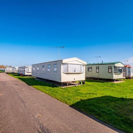 Caravan Beach Holiday Hotel Saint Osyth Екстериор снимка