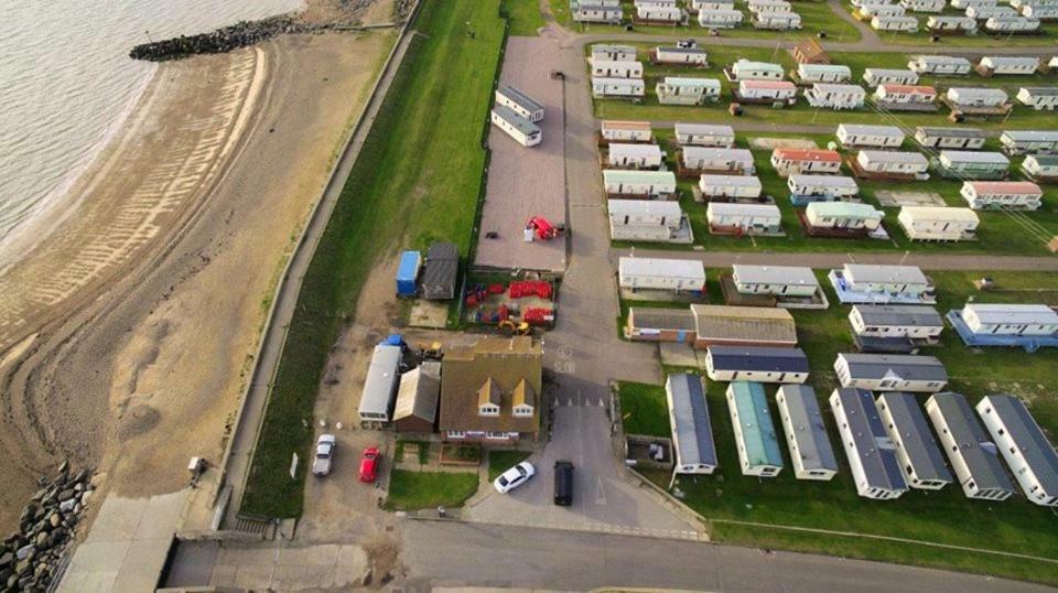 Caravan Beach Holiday Hotel Saint Osyth Екстериор снимка