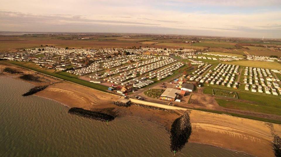 Caravan Beach Holiday Hotel Saint Osyth Екстериор снимка