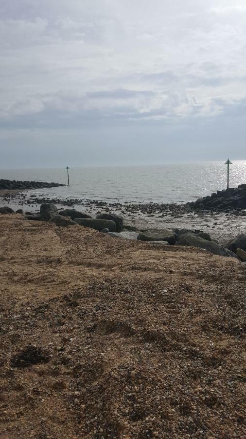 Caravan Beach Holiday Hotel Saint Osyth Екстериор снимка