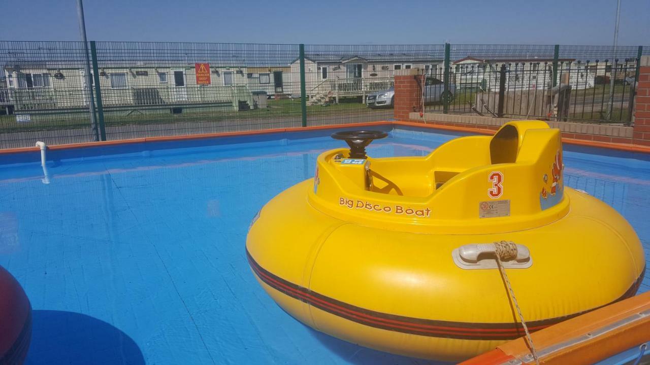 Caravan Beach Holiday Hotel Saint Osyth Екстериор снимка
