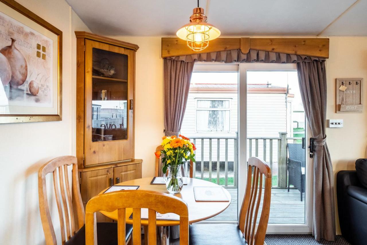Caravan Beach Holiday Hotel Saint Osyth Екстериор снимка
