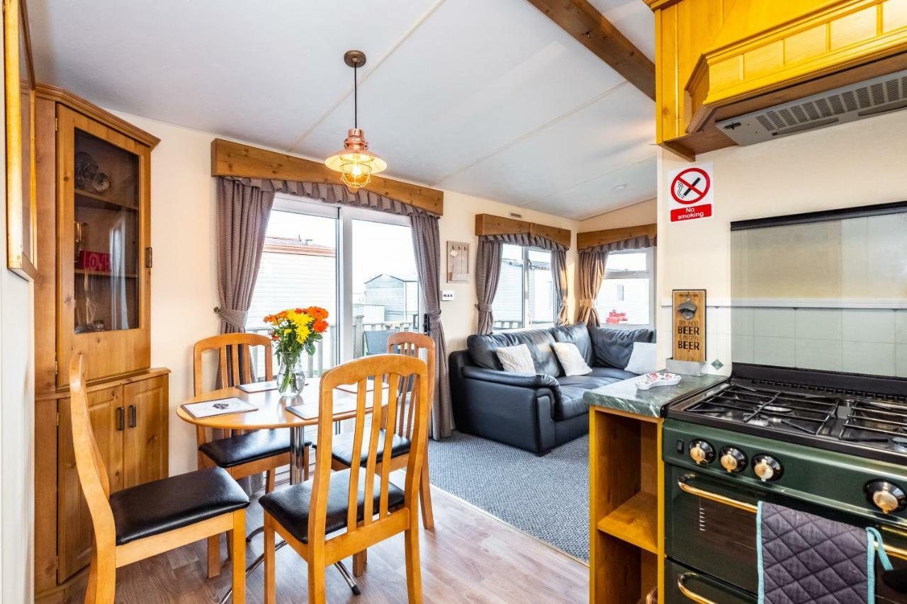 Caravan Beach Holiday Hotel Saint Osyth Екстериор снимка