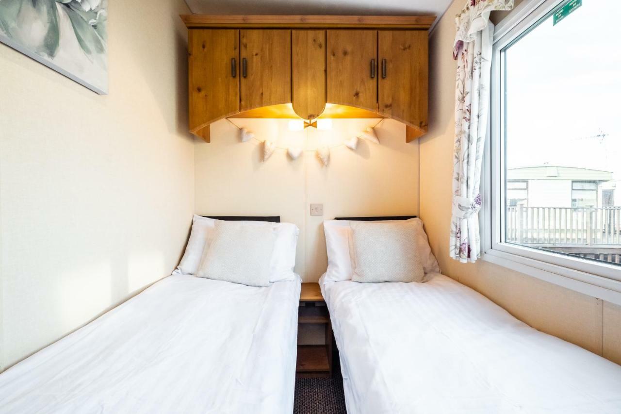 Caravan Beach Holiday Hotel Saint Osyth Екстериор снимка