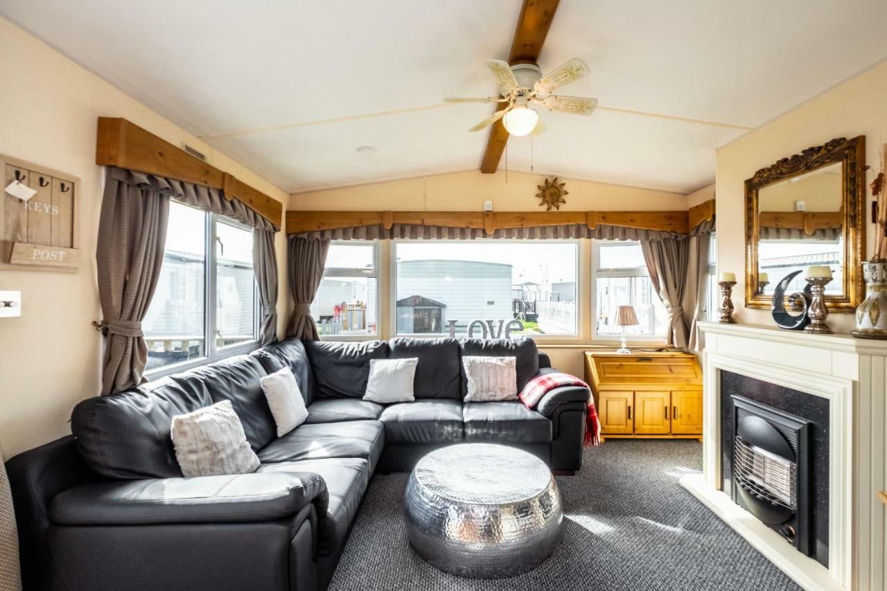 Caravan Beach Holiday Hotel Saint Osyth Екстериор снимка