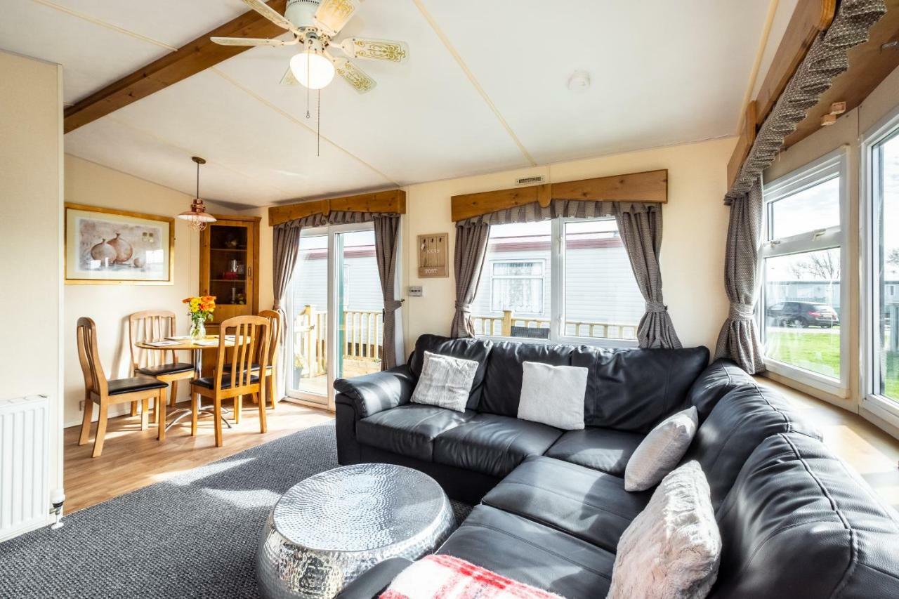 Caravan Beach Holiday Hotel Saint Osyth Екстериор снимка