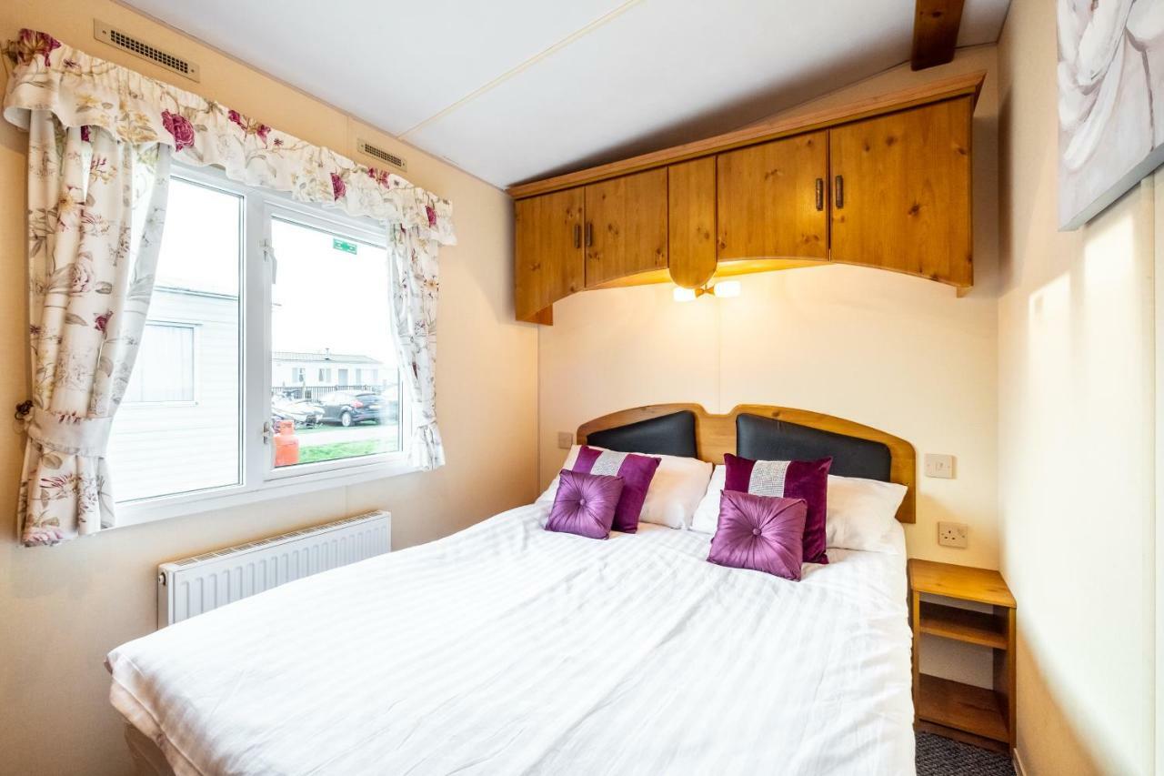Caravan Beach Holiday Hotel Saint Osyth Екстериор снимка