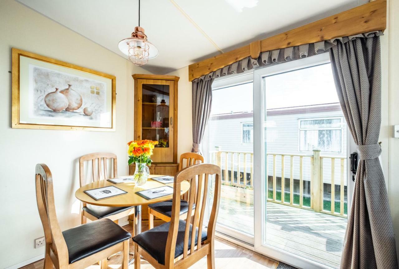 Caravan Beach Holiday Hotel Saint Osyth Екстериор снимка