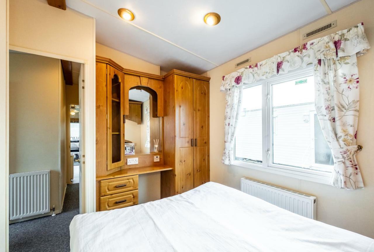 Caravan Beach Holiday Hotel Saint Osyth Екстериор снимка