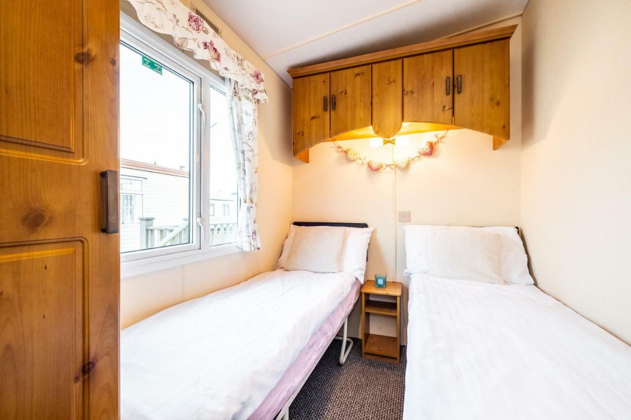 Caravan Beach Holiday Hotel Saint Osyth Екстериор снимка