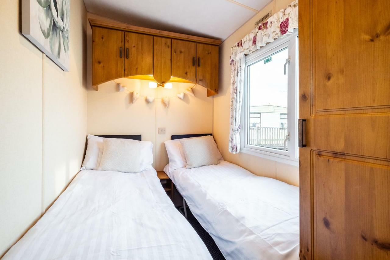 Caravan Beach Holiday Hotel Saint Osyth Екстериор снимка