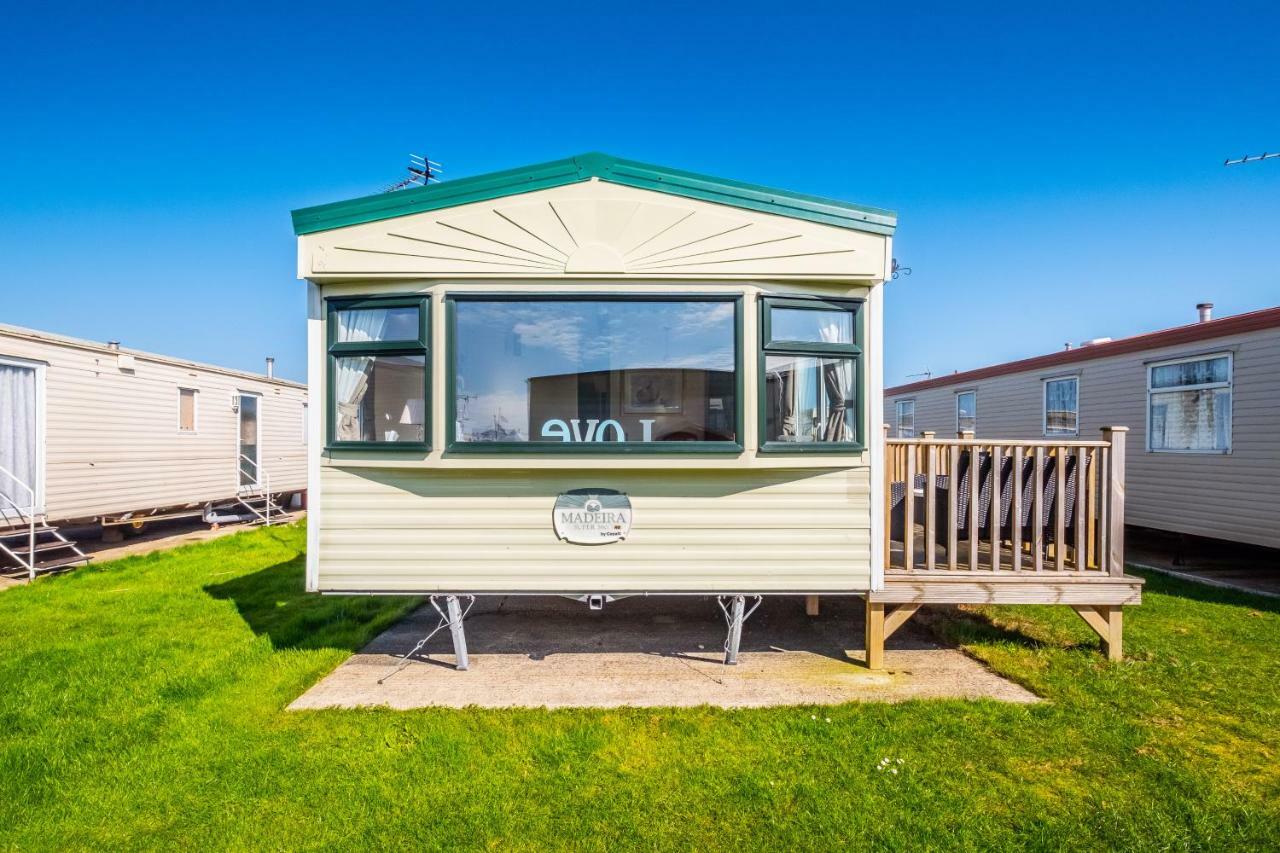 Caravan Beach Holiday Hotel Saint Osyth Екстериор снимка