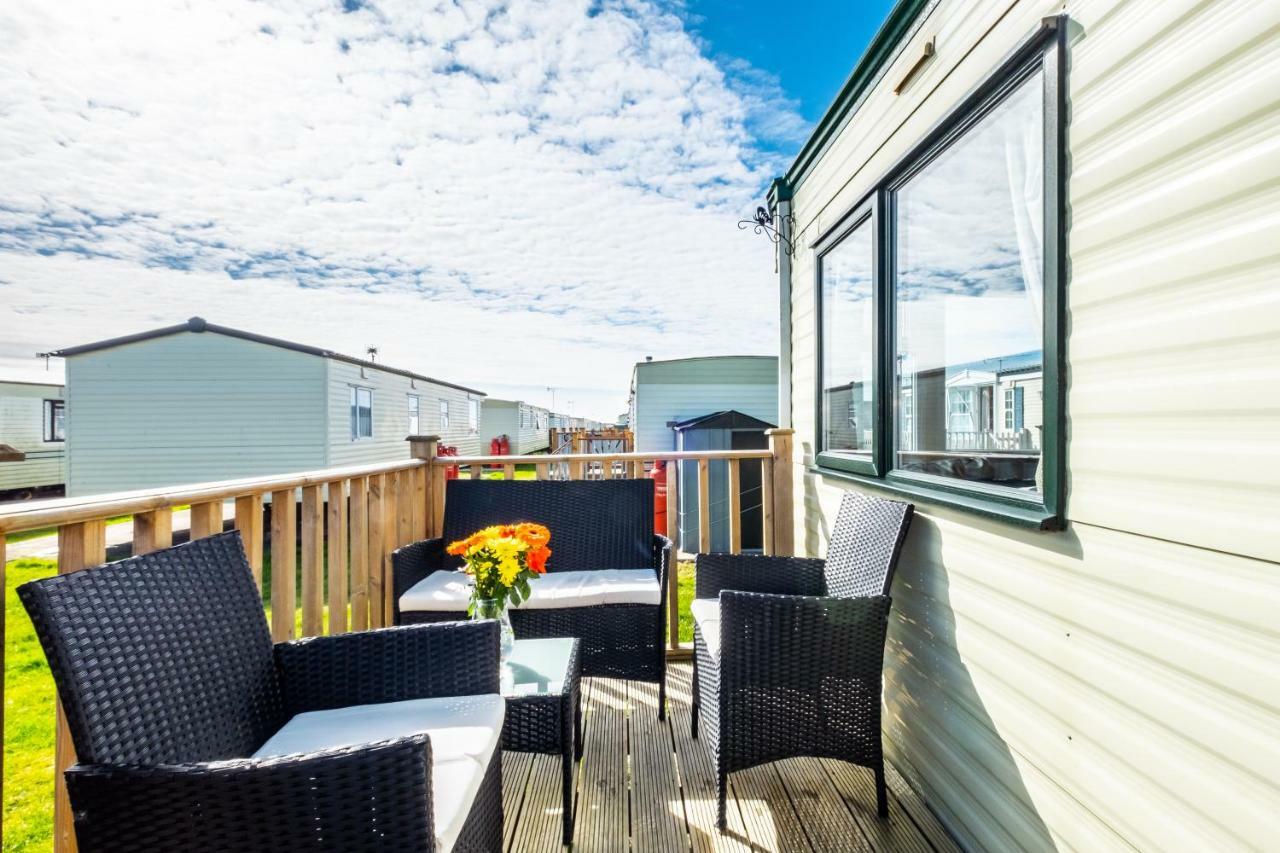 Caravan Beach Holiday Hotel Saint Osyth Екстериор снимка