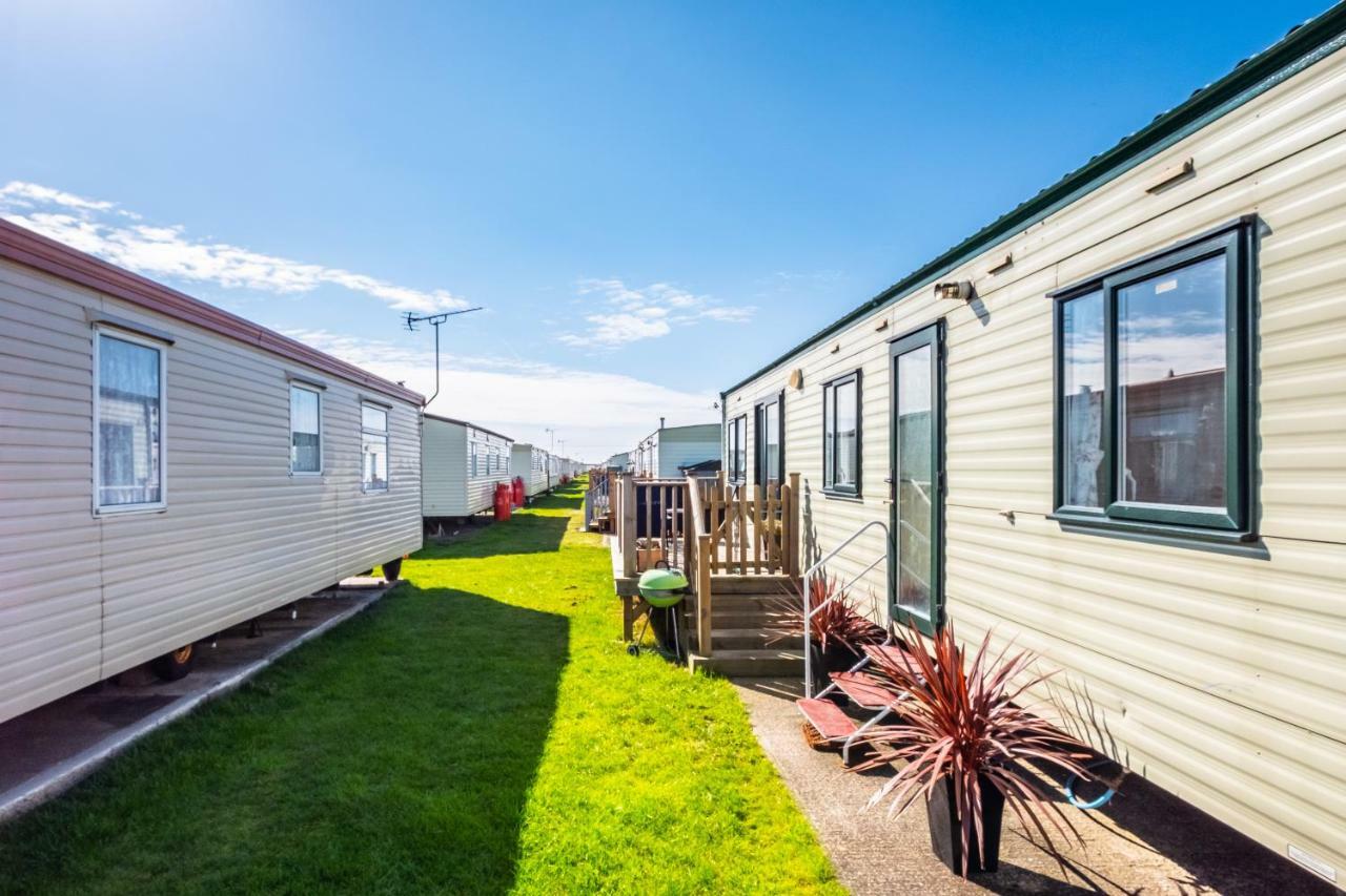Caravan Beach Holiday Hotel Saint Osyth Екстериор снимка