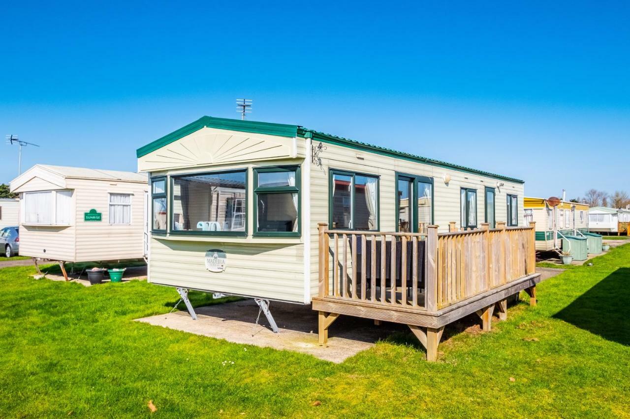Caravan Beach Holiday Hotel Saint Osyth Екстериор снимка
