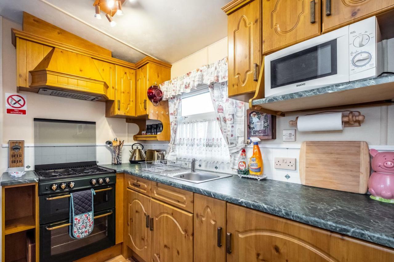 Caravan Beach Holiday Hotel Saint Osyth Екстериор снимка