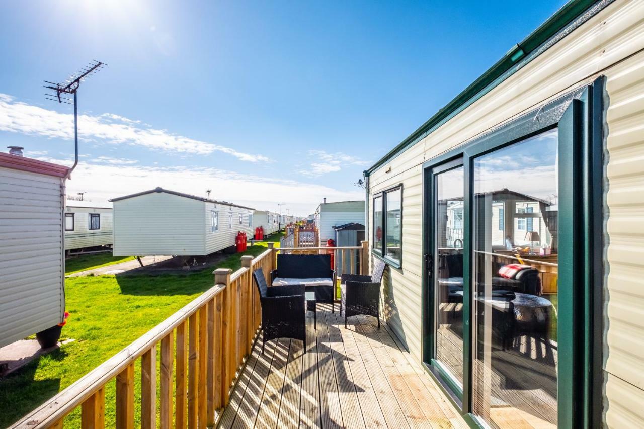 Caravan Beach Holiday Hotel Saint Osyth Екстериор снимка